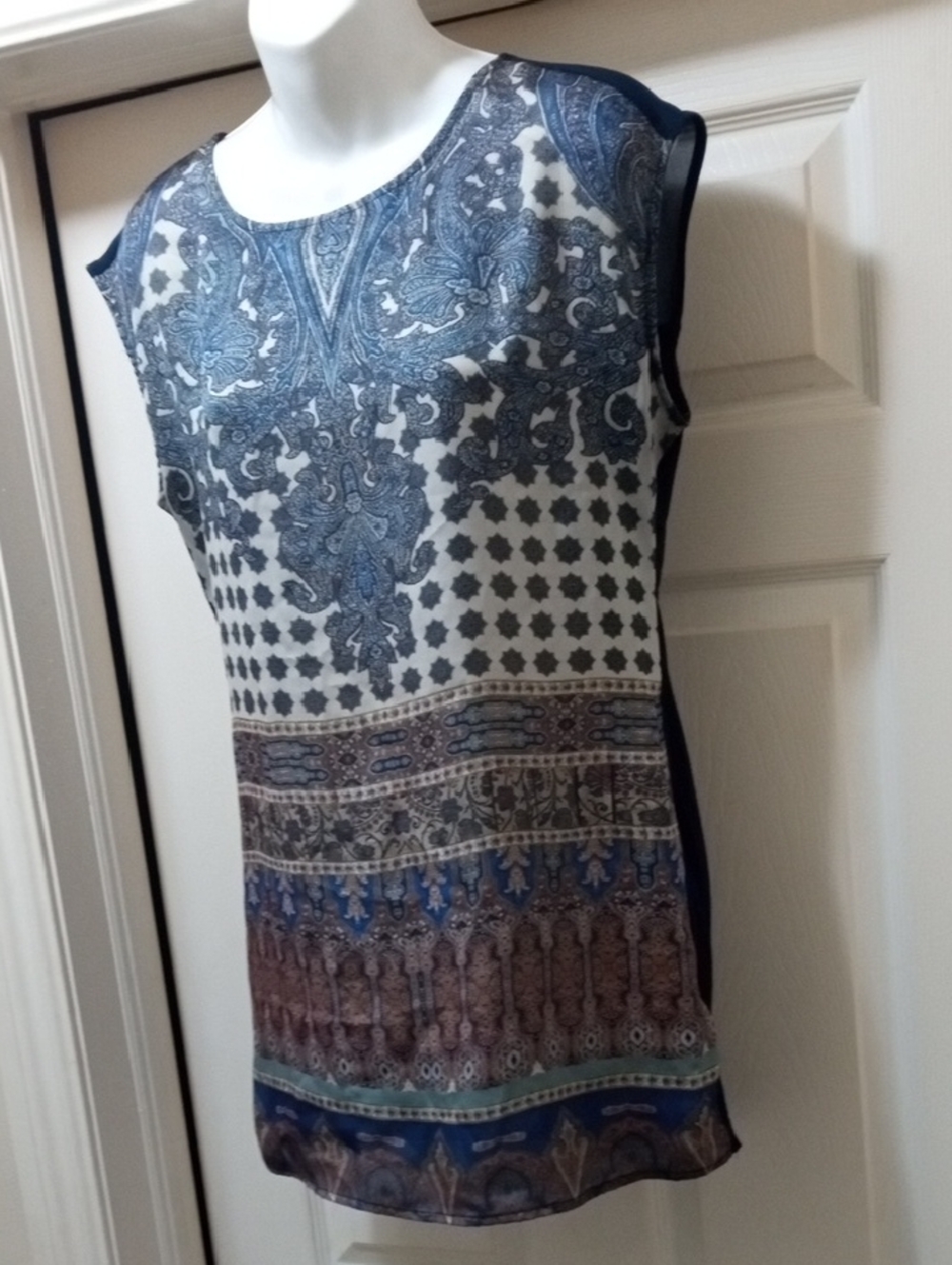 Sleeveless Blue Paisley Print Shell Top